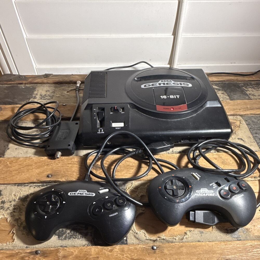 SEGA Genesis 16-Bit Console Model 1601 NTSC-U/C w/ 2 Controllers RF Switch